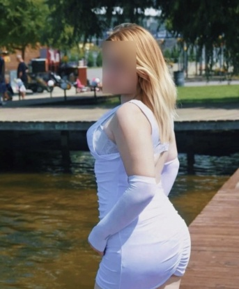 Живу в Москве, городе, который никогда не спит, как и я. Моя неотразимая внешность и заманчивая фигура подарят тебе незабываемые моменты наслаждения. Могу стать твоей идеальной компаньонкой на любое мероприятие или просто провести ночь в твоем обаятельном обществе. Приглашаю вас в мой мир наслаждений, где фантазии сбываются и время останавливается. Я умею поддержать любую беседу, создать уютную атмосферу и подарить тебе волшебные моменты. Фото в моем профиле говорят сами за себя, оцени мою красоту и обольсти воображение. Встреча со мной станет истинным открытием и запомнится на долгие годы! 💋 Людмила